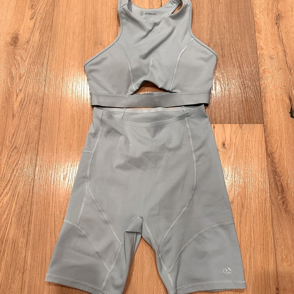 High rise adidas short 8"